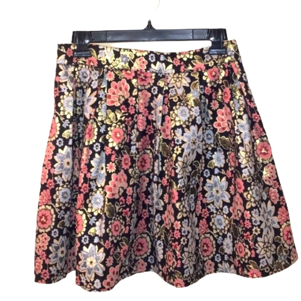 NWOT Floral Pleated Sparkle Skirt